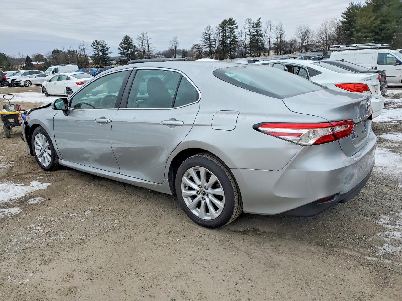 2020 TOYOTA CAMRY LE photo 2
