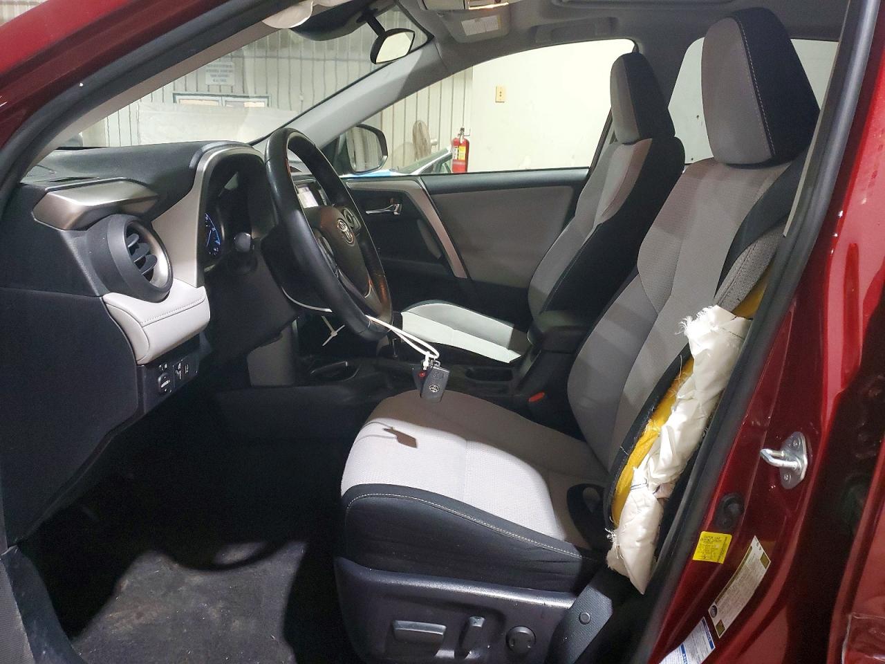 2018 TOYOTA RAV4 HV LE photo 7