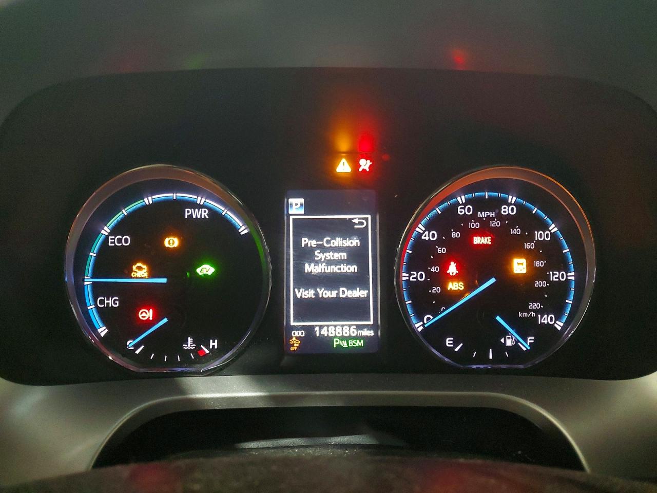 2018 TOYOTA RAV4 HV LE photo 9
