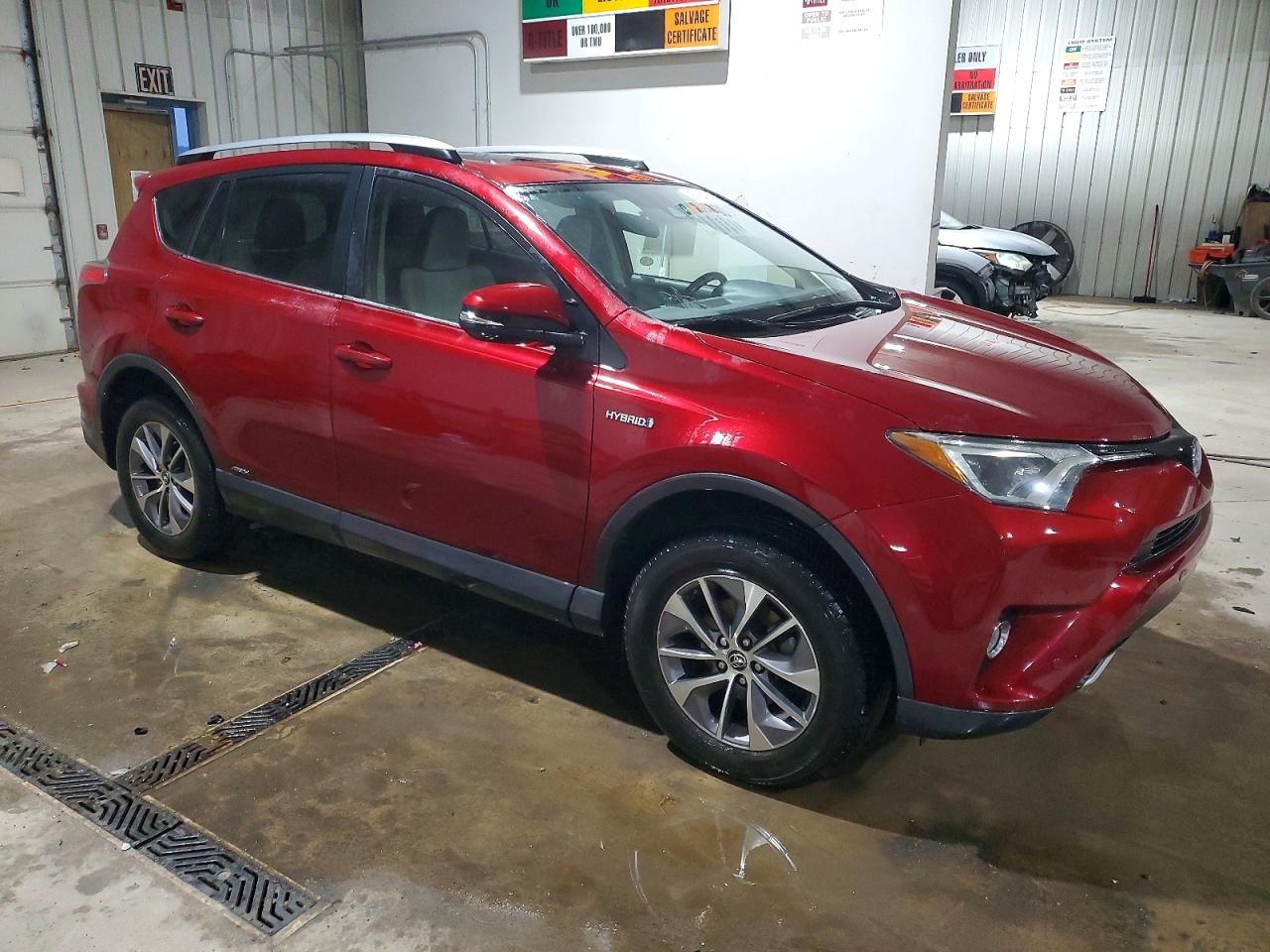 2018 TOYOTA RAV4 HV LE photo 4