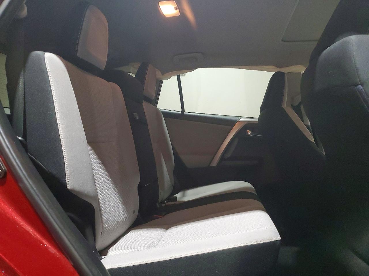2018 TOYOTA RAV4 HV LE photo 11