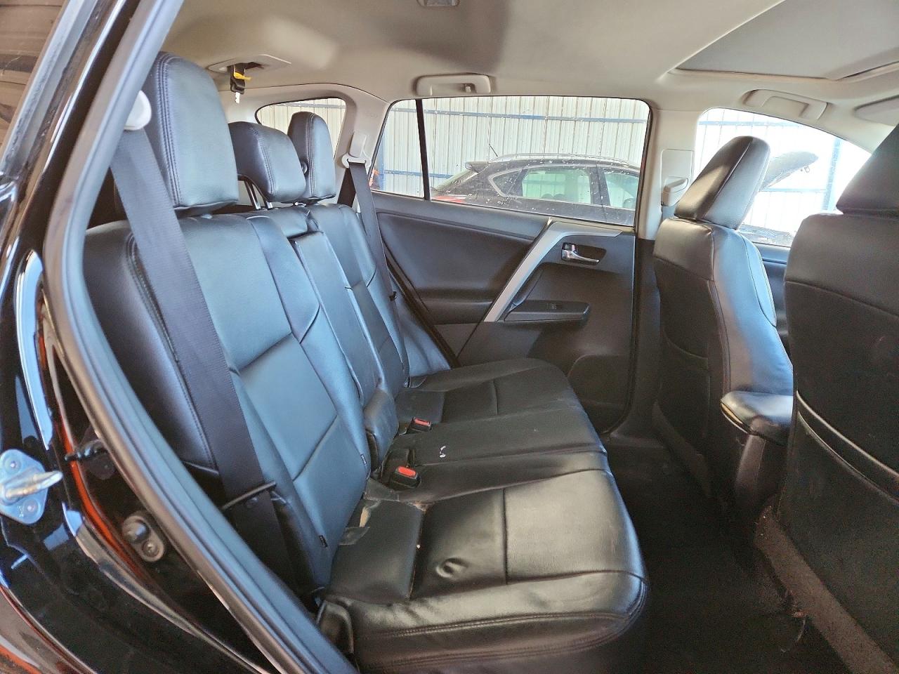 2017 TOYOTA RAV4 XLE photo 11