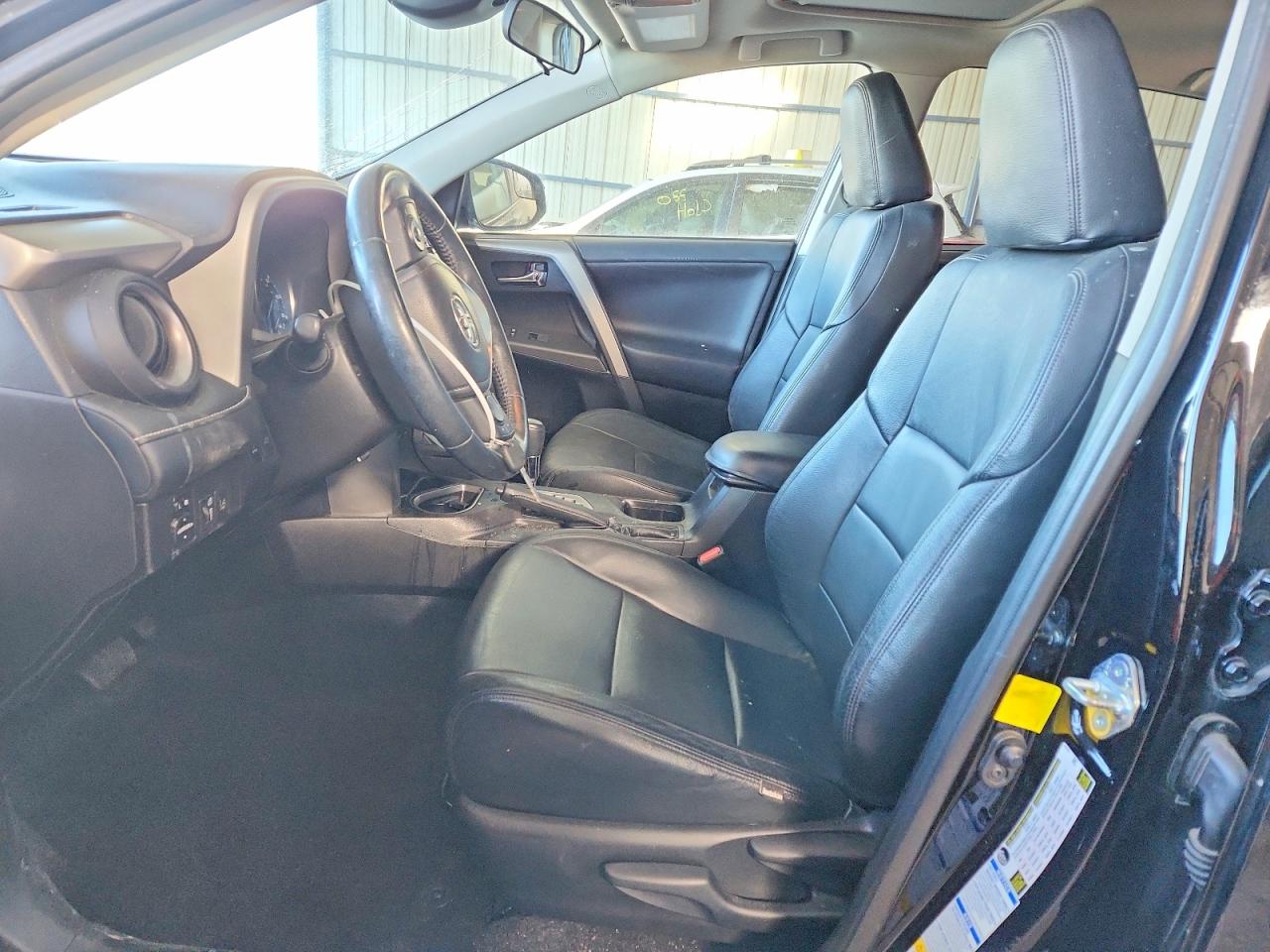 2017 TOYOTA RAV4 XLE photo 7