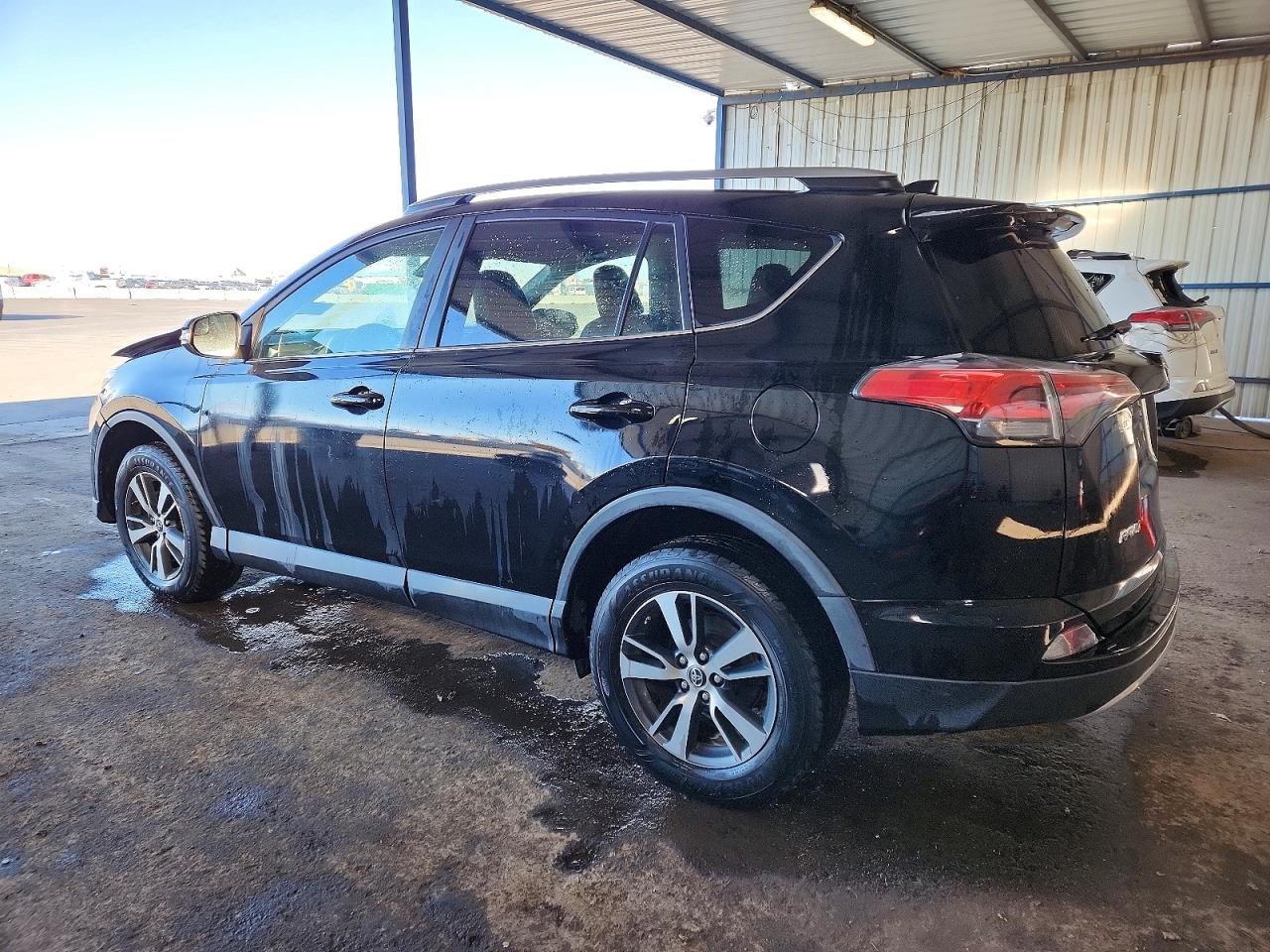 2017 TOYOTA RAV4 XLE photo 2