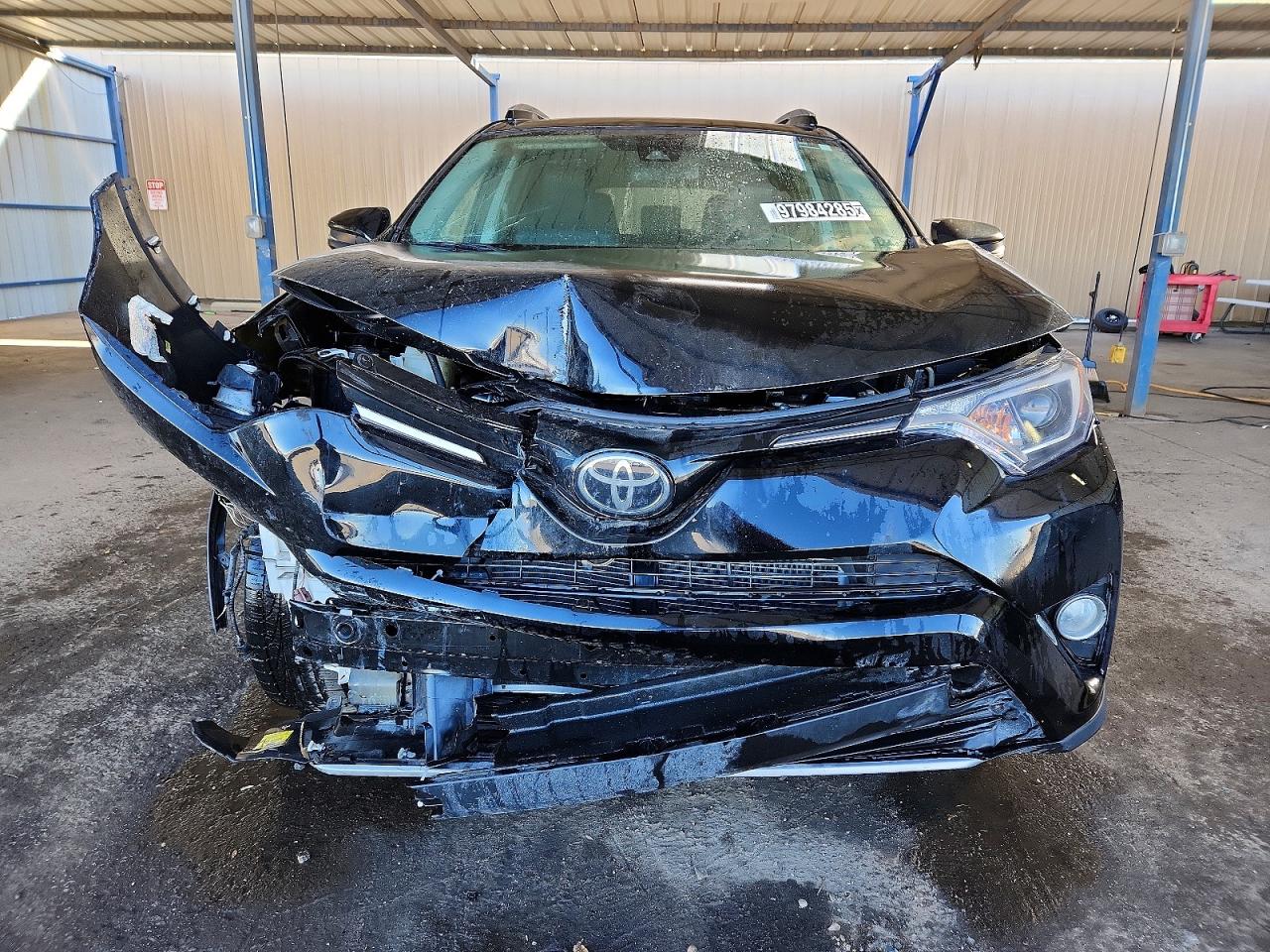2017 TOYOTA RAV4 XLE photo 5