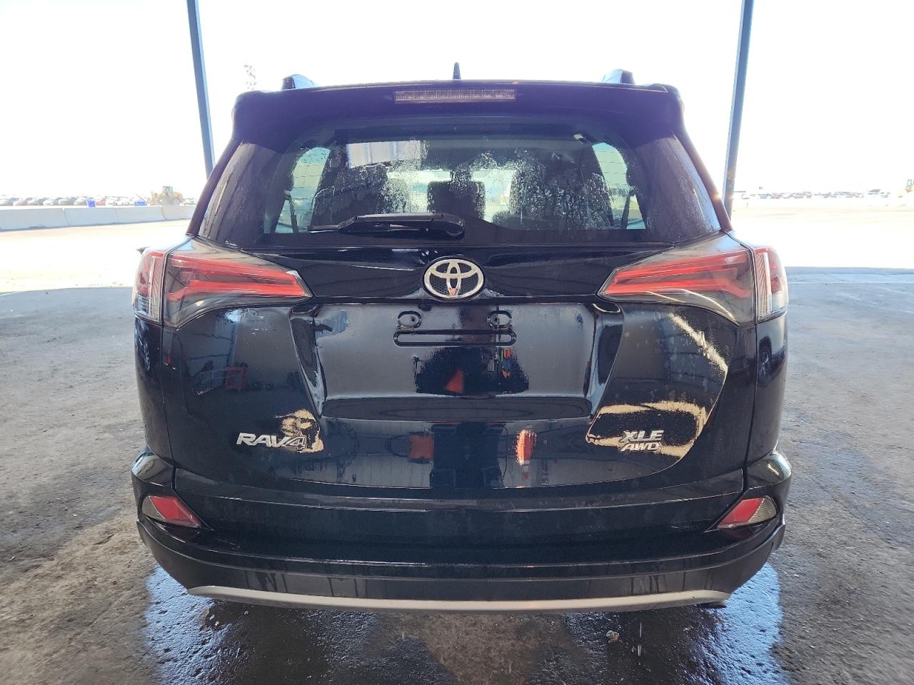 2017 TOYOTA RAV4 XLE photo 6