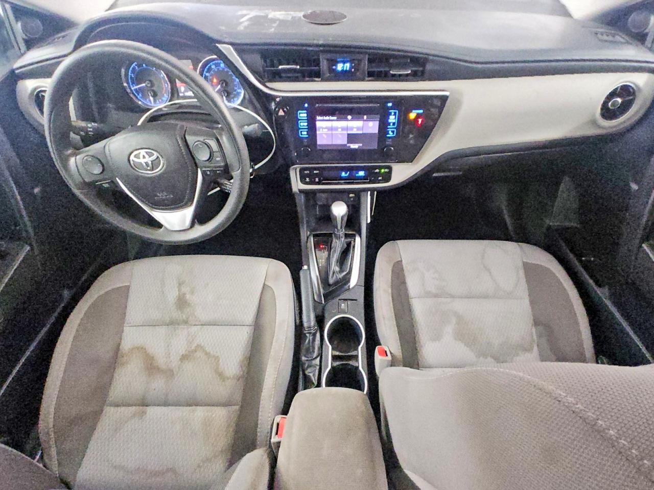 2019 TOYOTA COROLLA L photo 8