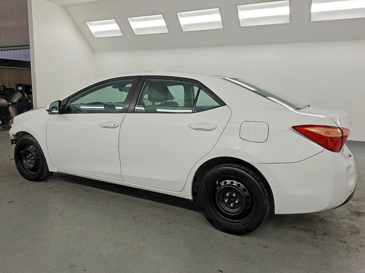 2019 TOYOTA COROLLA L photo 2