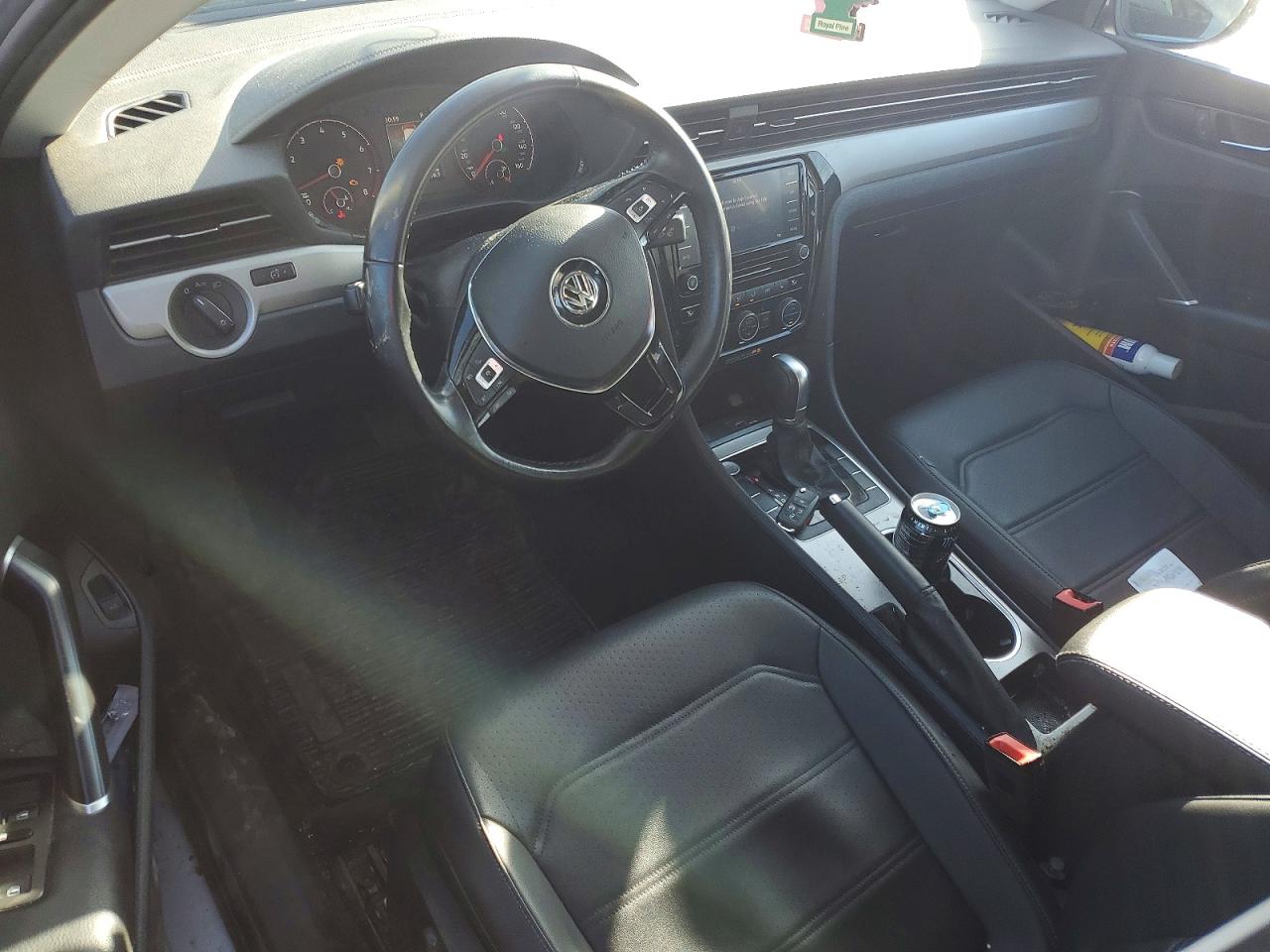 2020 VOLKSWAGEN PASSAT SE photo 8