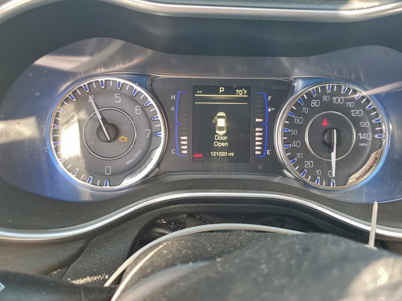 2016 CHRYSLER 200 LIMITED photo 9