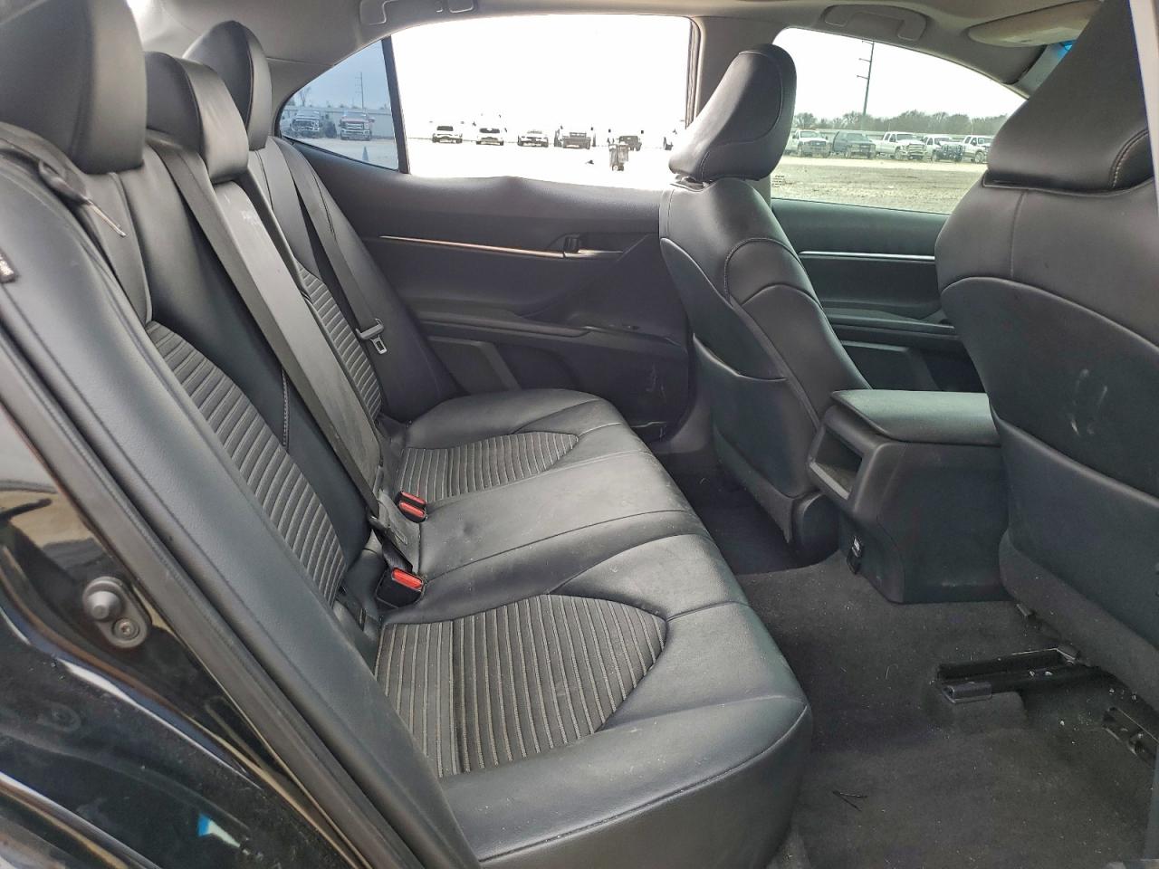 2020 TOYOTA CAMRY SE photo 10