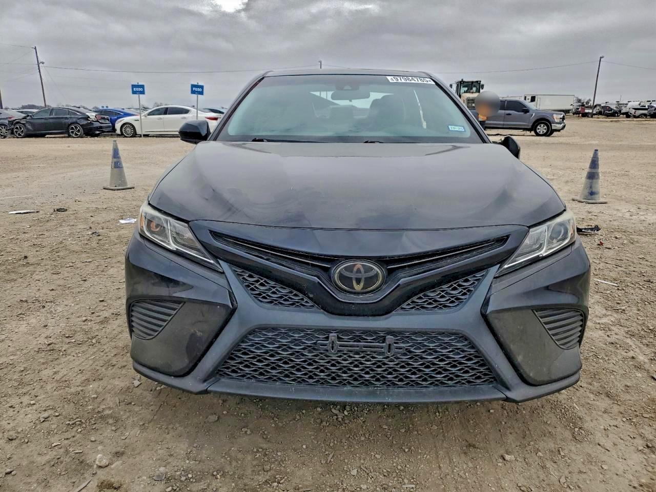 2020 TOYOTA CAMRY SE photo 5
