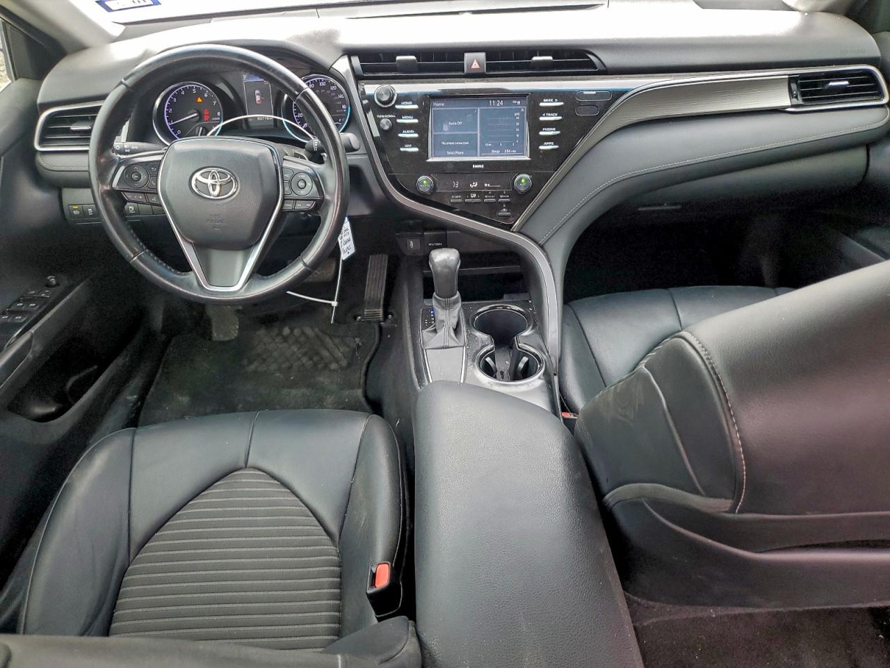 2020 TOYOTA CAMRY SE photo 8