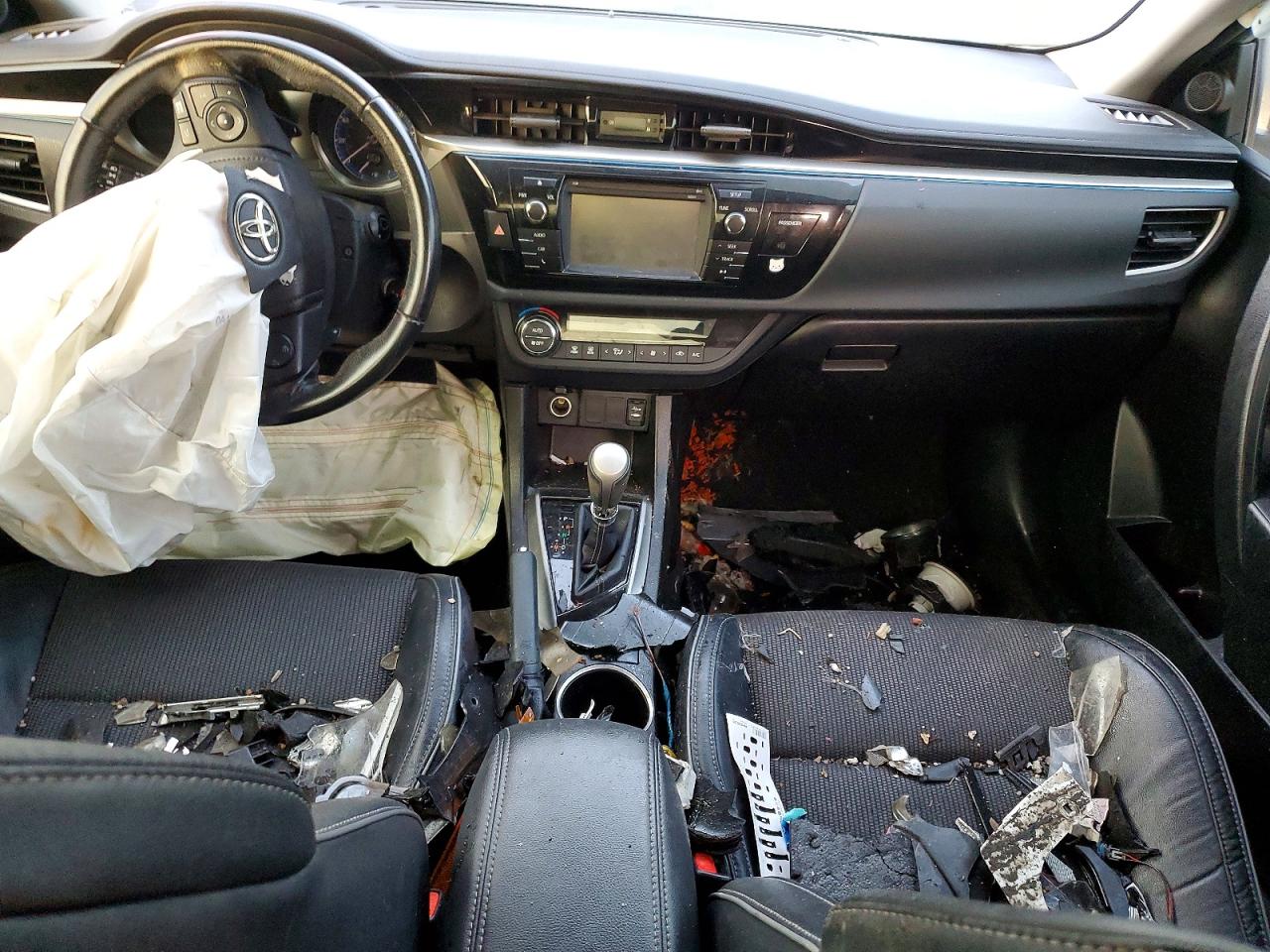 2016 TOYOTA COROLLA L photo 8