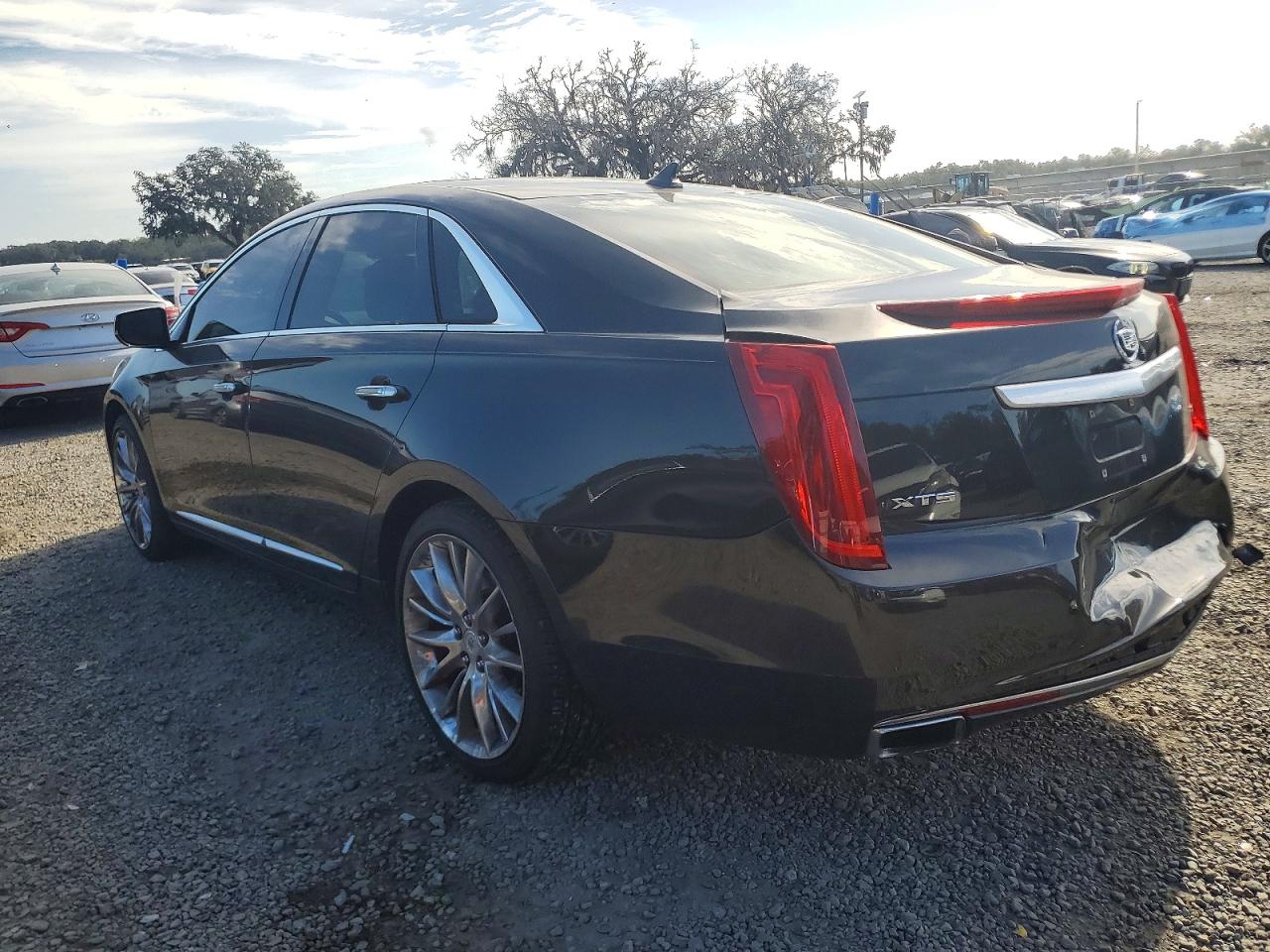 2013 CADILLAC XTS PLATINUM photo 2