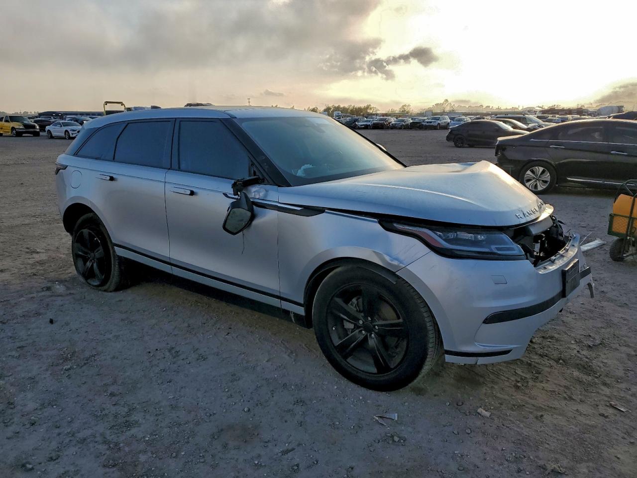 2018 LAND ROVER RANGE ROVER VELAR S photo 4