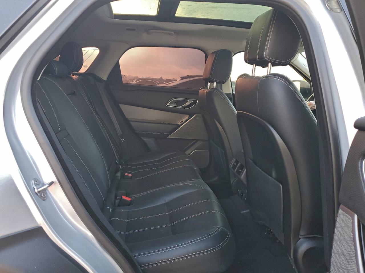 2018 LAND ROVER RANGE ROVER VELAR S photo 10