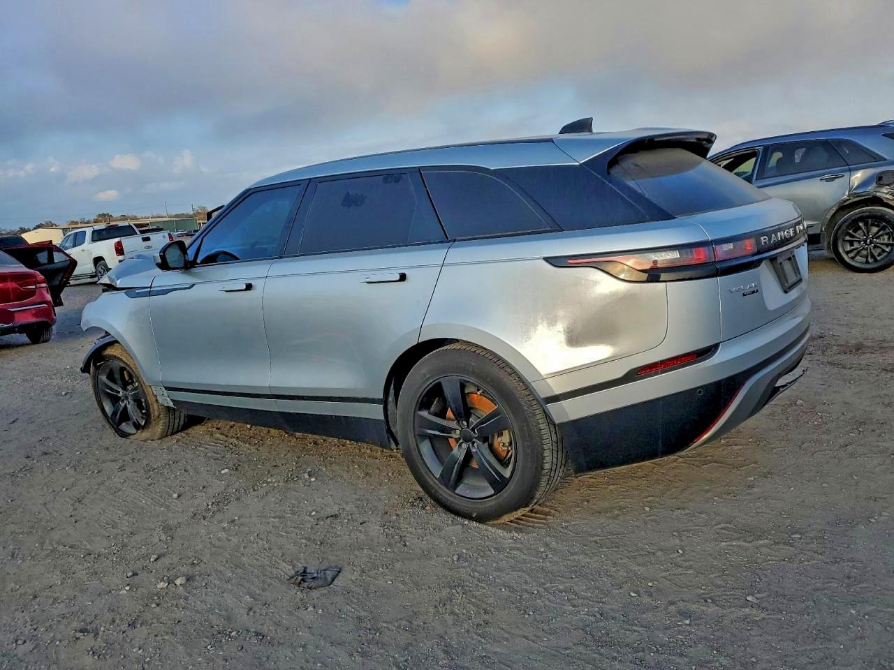 2018 LAND ROVER RANGE ROVER VELAR S photo 2