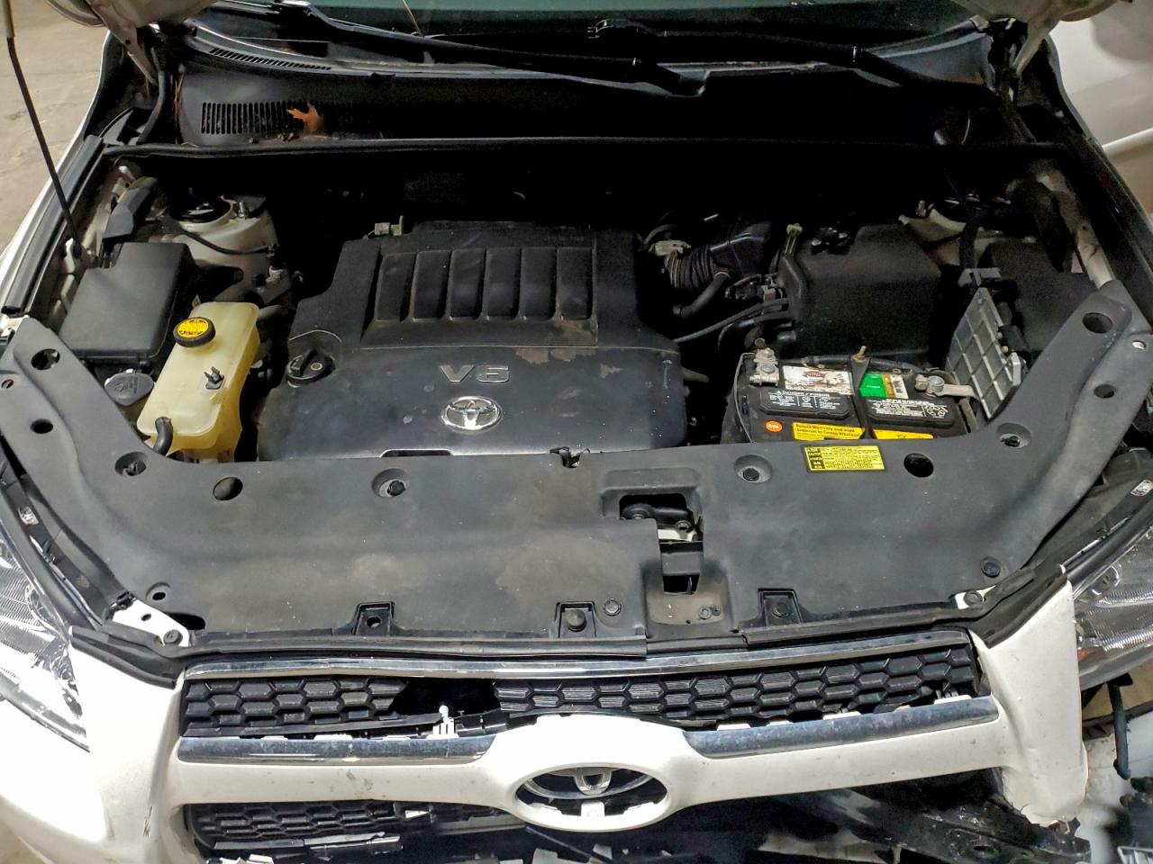 2010 TOYOTA RAV4 LIMITED photo 11