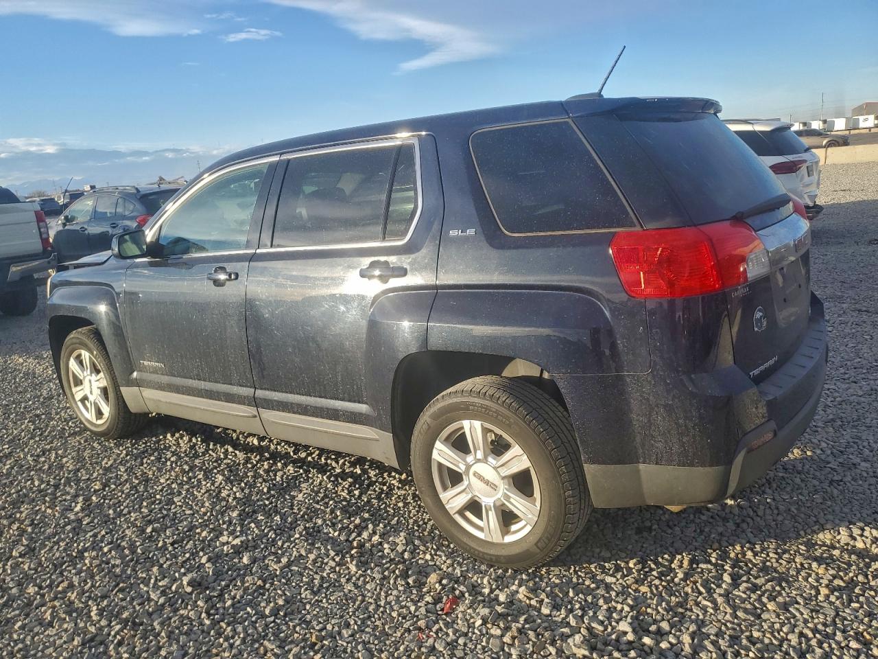 2015 GMC TERRAIN SLE photo 2