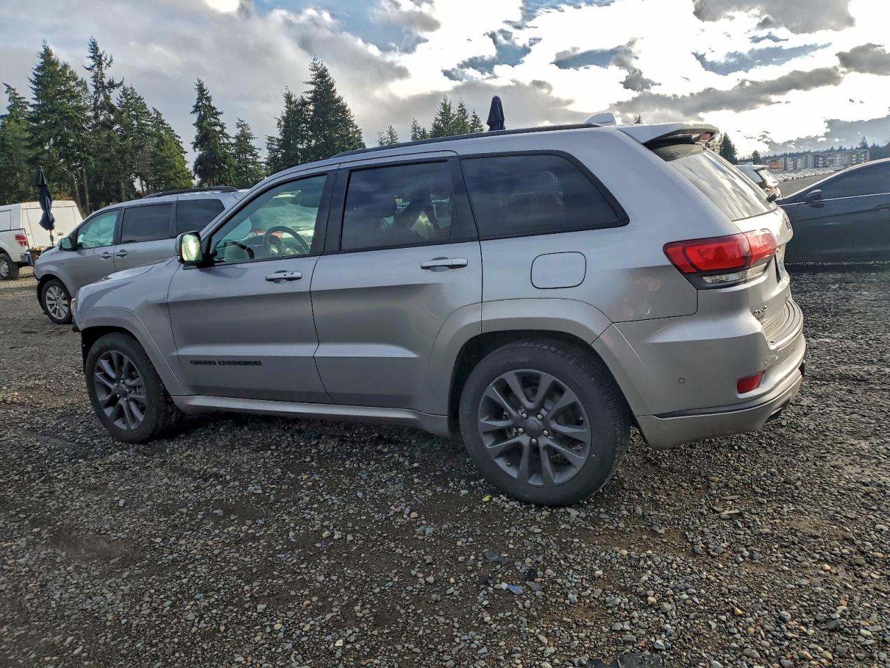 2018 JEEP GRAND CHEROKEE OVERLAND photo 3