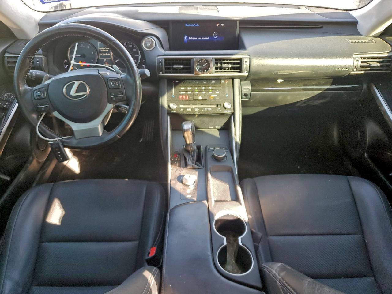 2018 LEXUS IS 300 photo 8