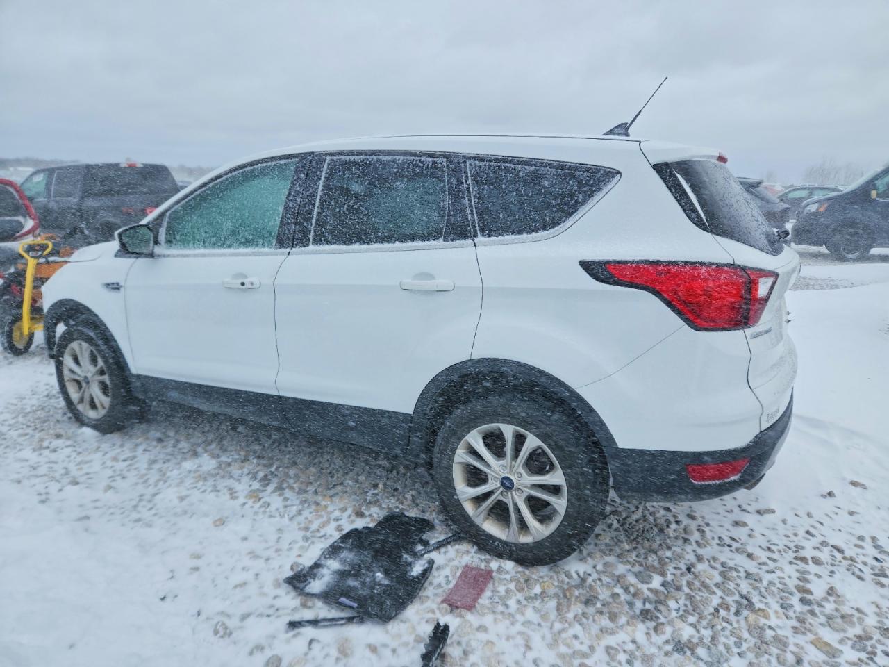2019 FORD ESCAPE SE photo 2