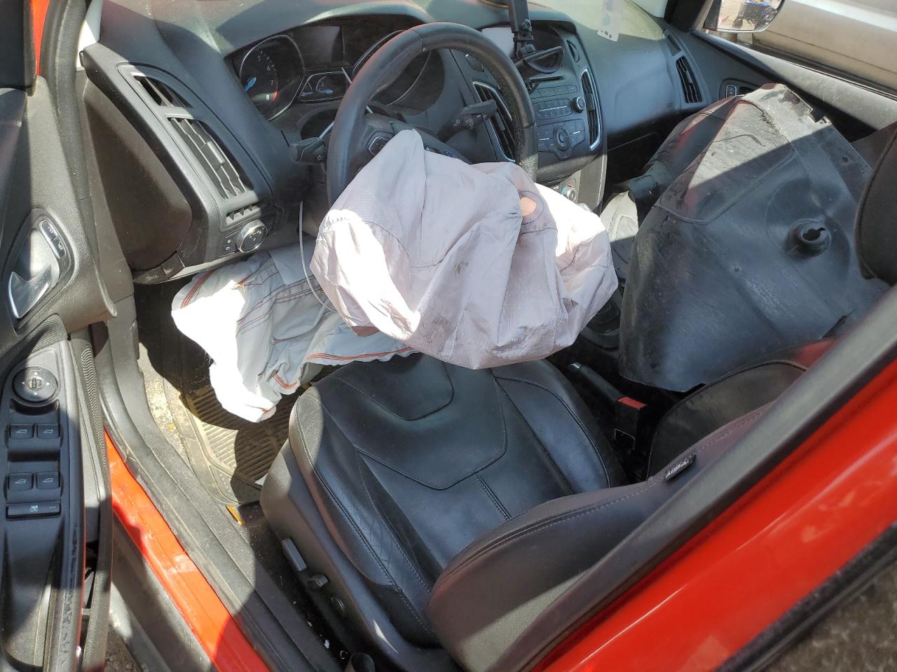 2015 FORD FOCUS SE photo 8