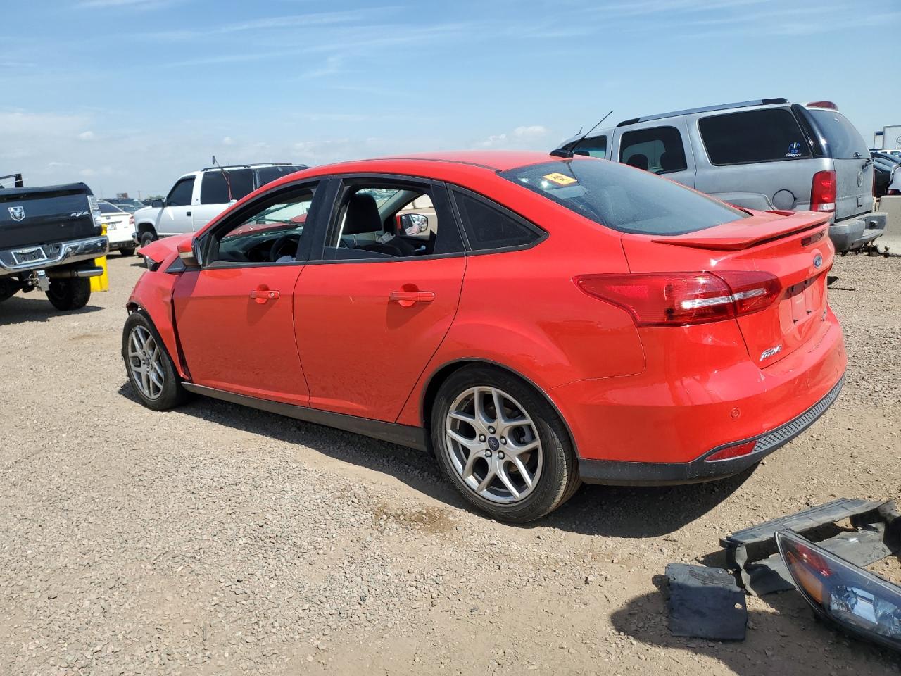 2015 FORD FOCUS SE photo 2