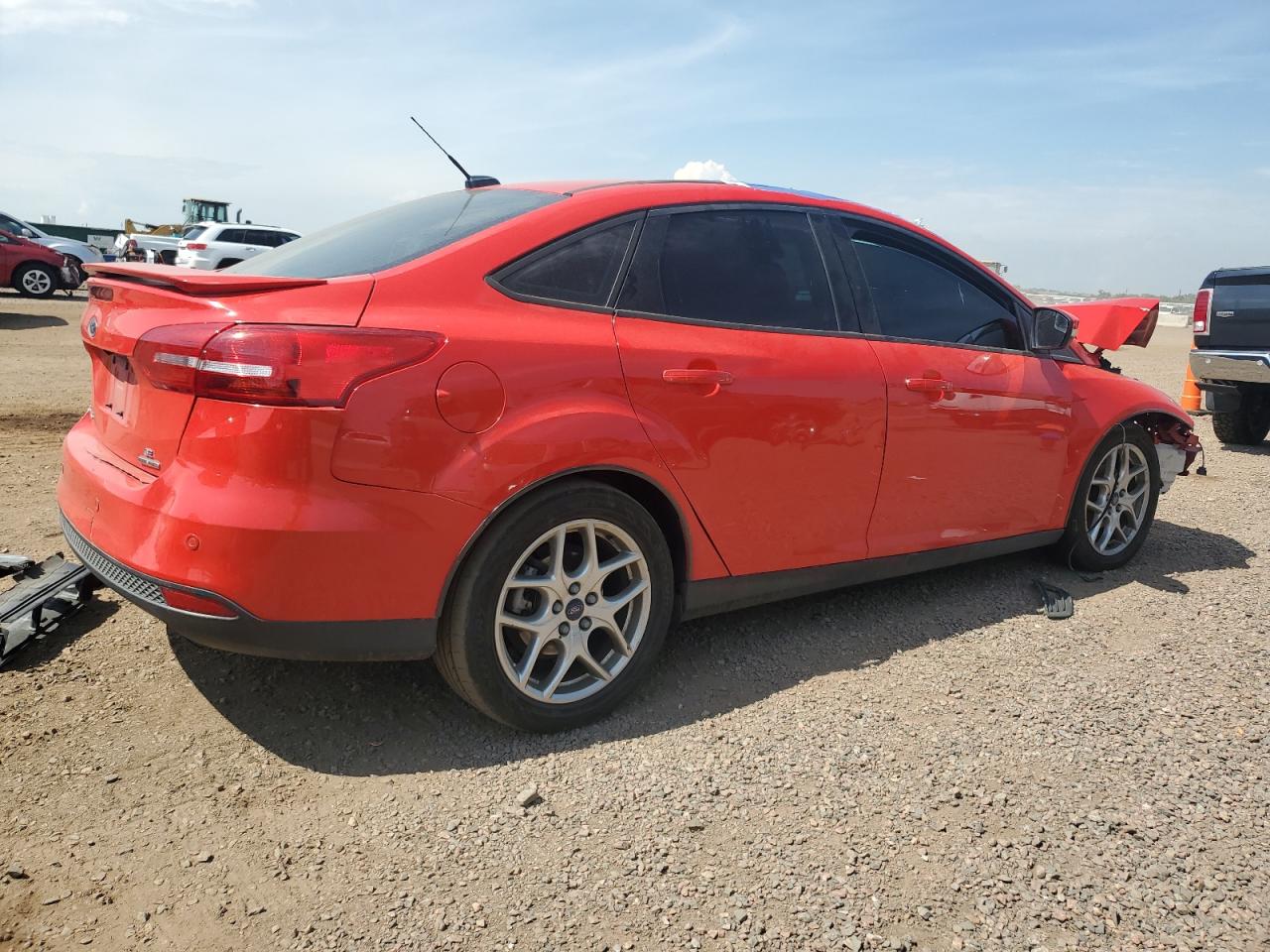 2015 FORD FOCUS SE photo 3