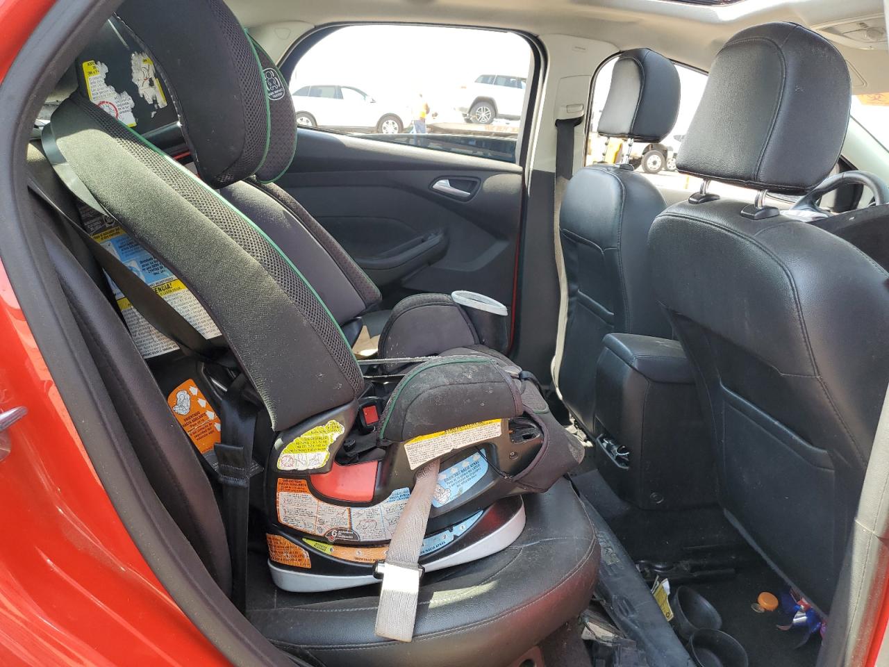 2015 FORD FOCUS SE photo 10