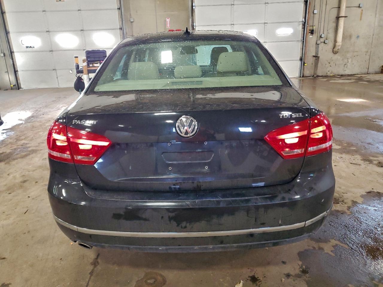 2015 VOLKSWAGEN PASSAT SEL photo 11