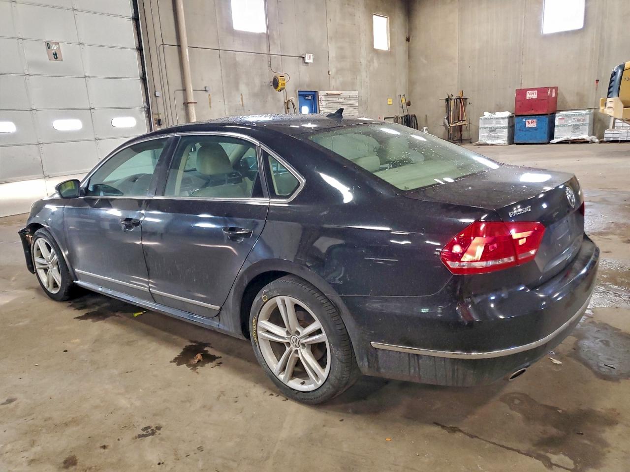 2015 VOLKSWAGEN PASSAT SEL photo 3