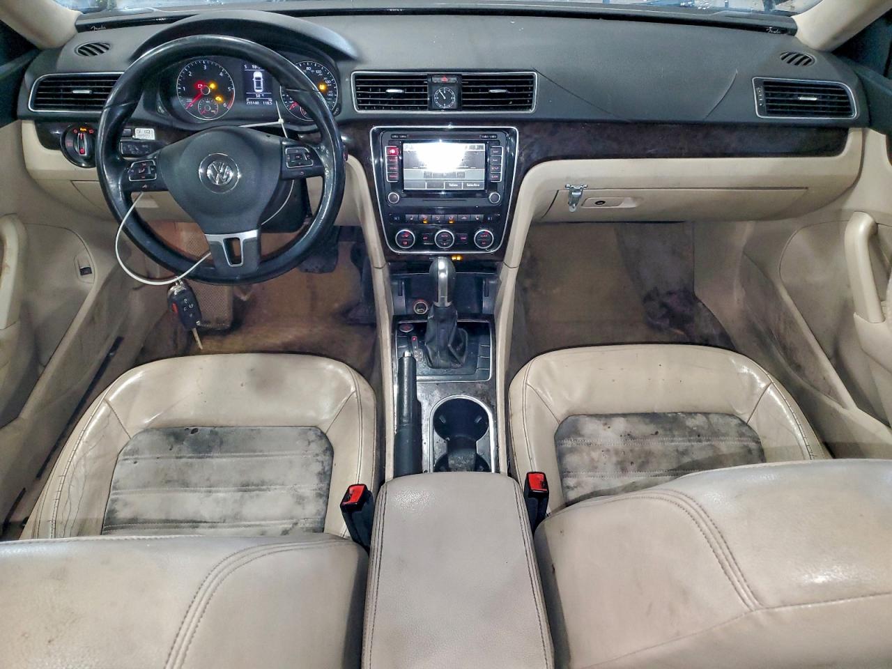 2015 VOLKSWAGEN PASSAT SEL photo 15
