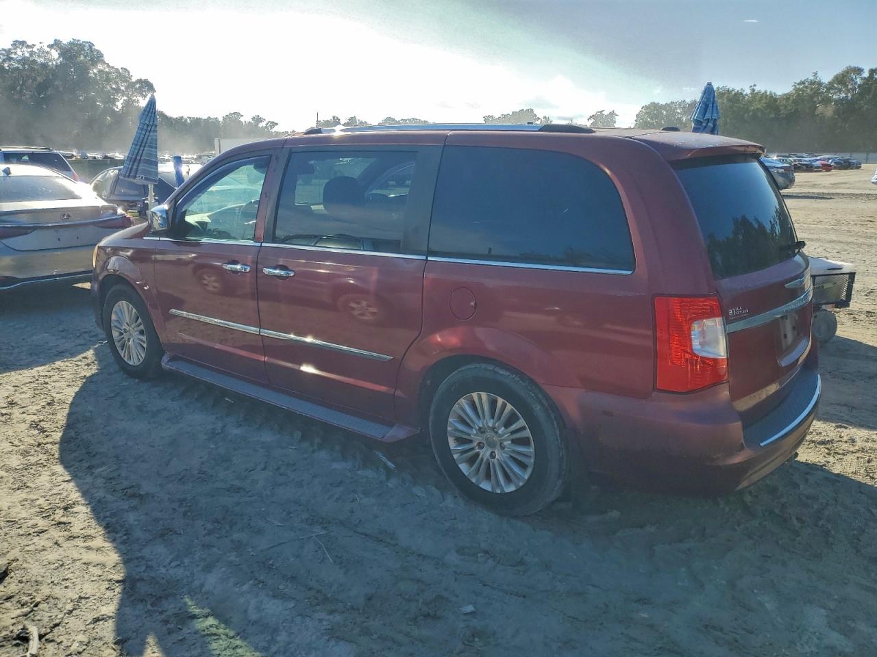 2012 CHRYSLER TOWN & COUNTRY LIMITED photo 2