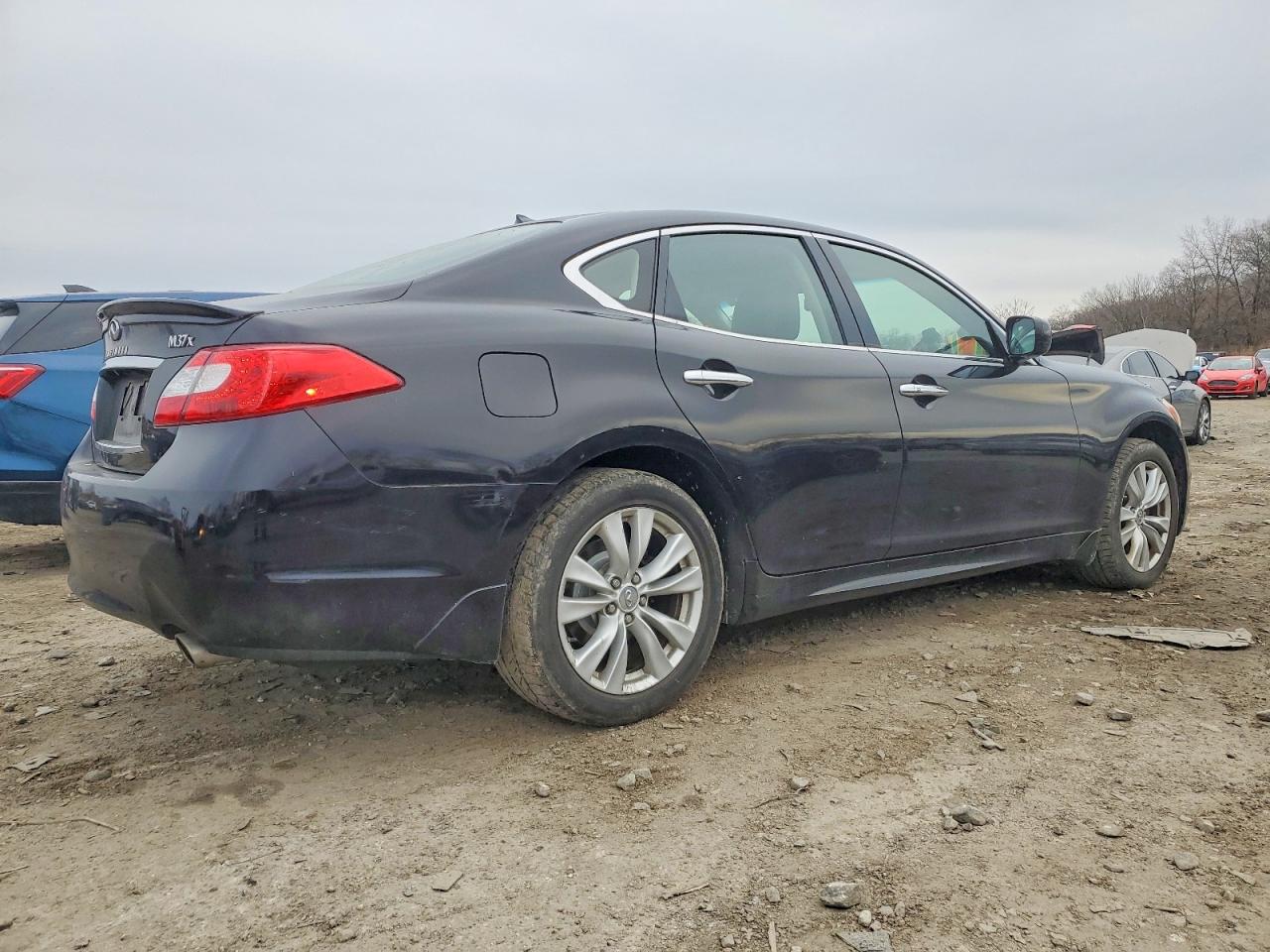 2011 INFINITI M37 X photo 3
