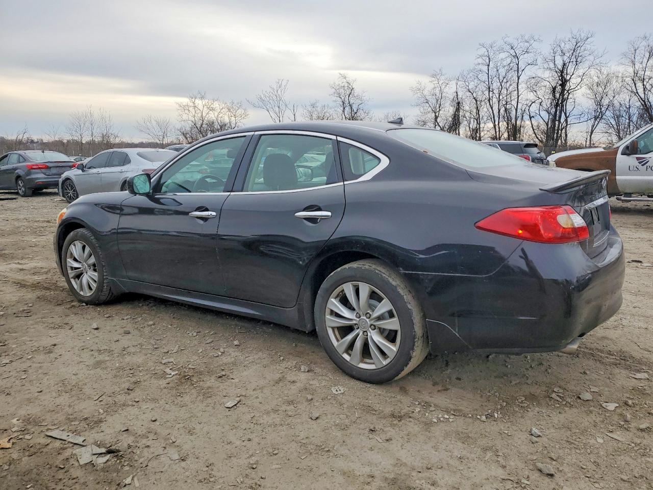2011 INFINITI M37 X photo 2