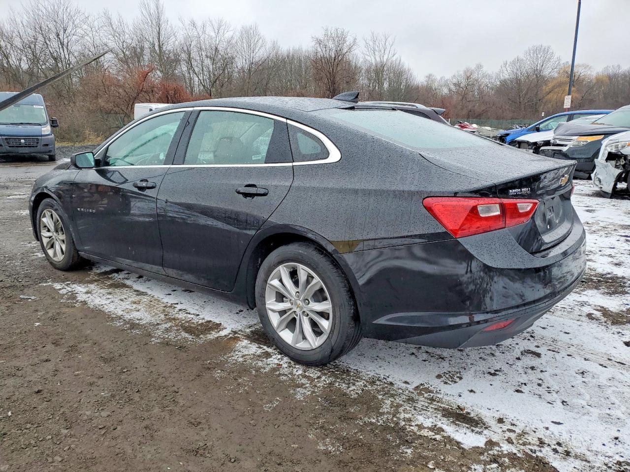 2023 CHEVROLET MALIBU LT photo 2