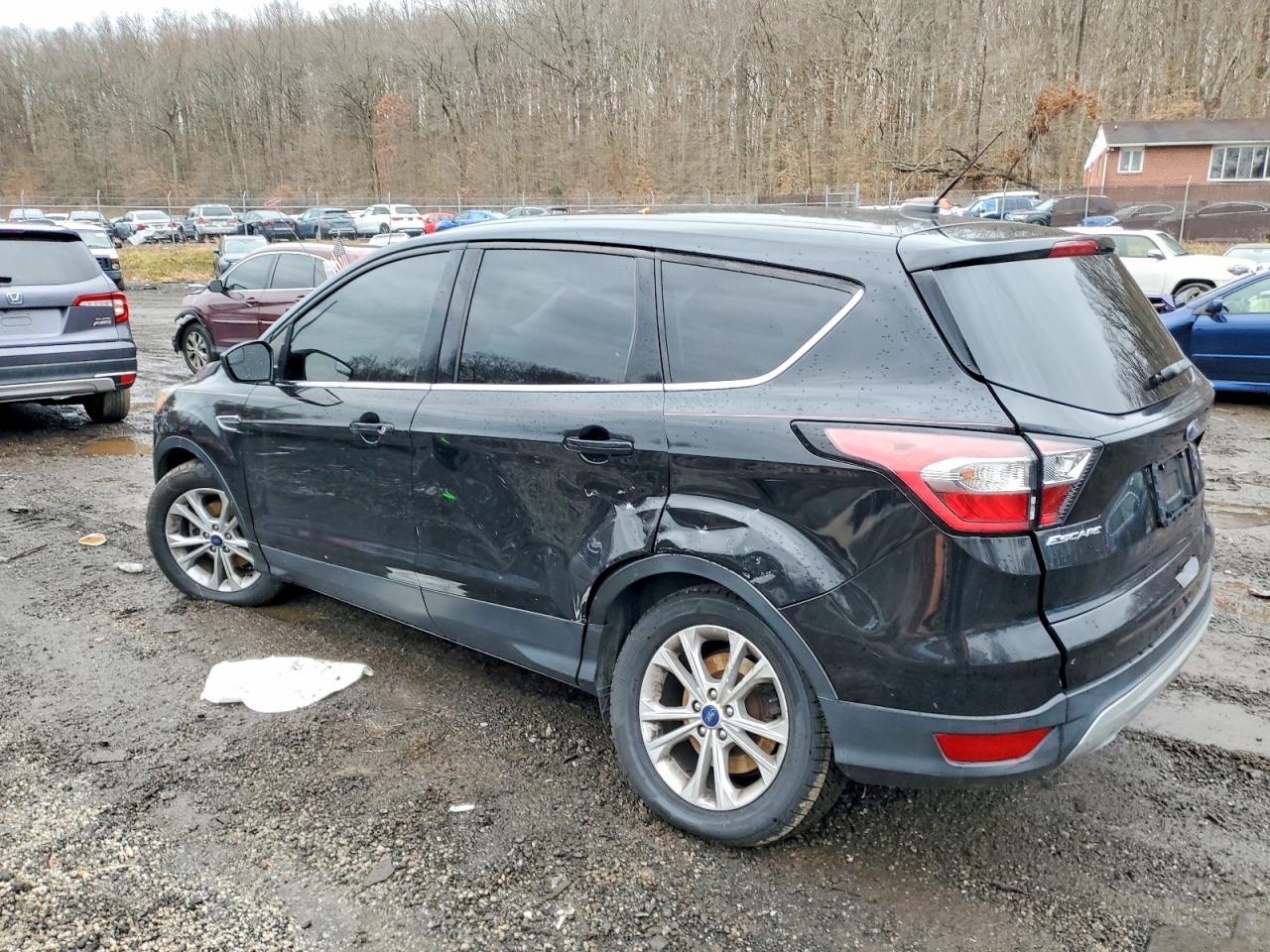 2017 FORD ESCAPE SE photo 2