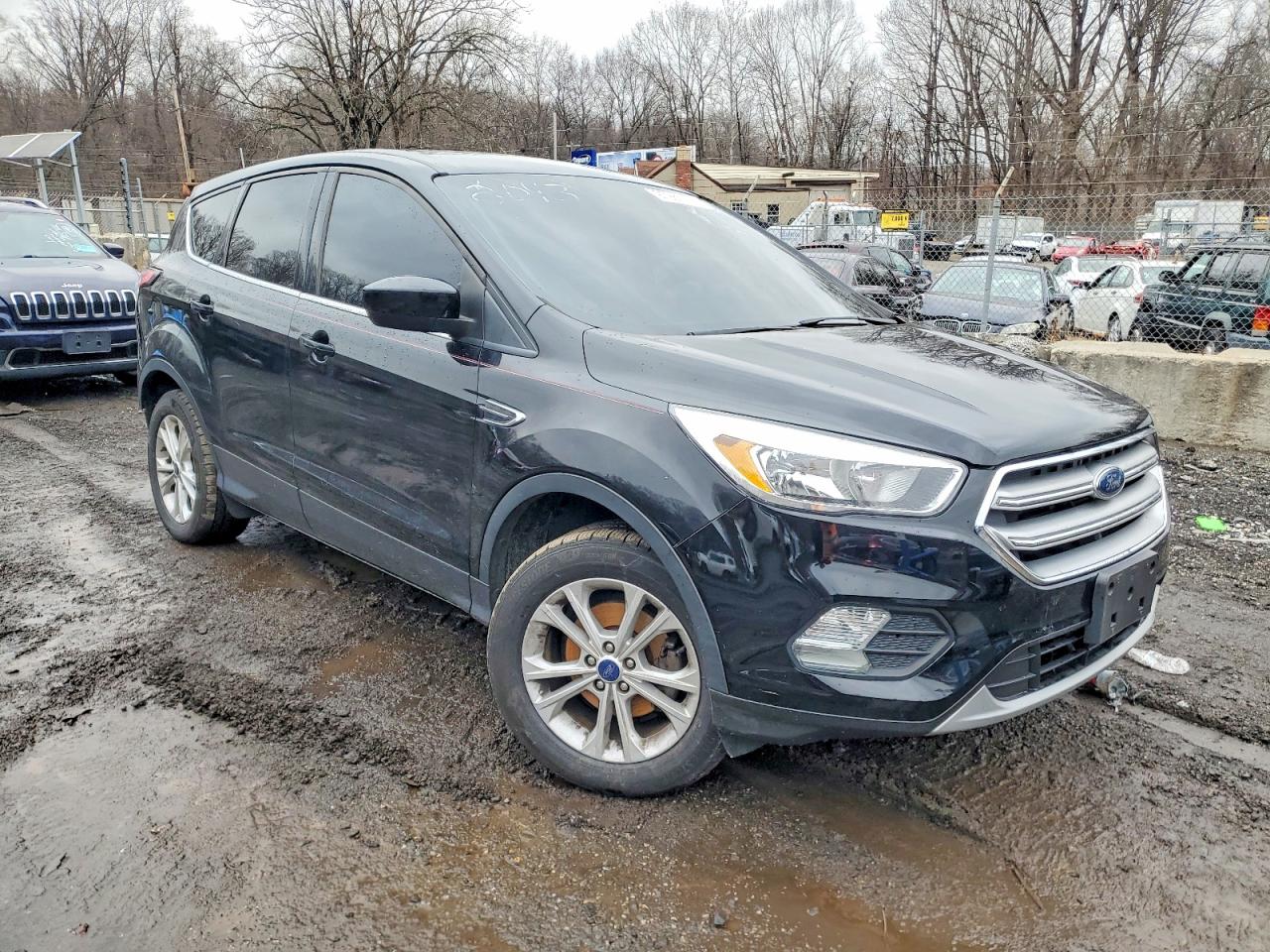 2017 FORD ESCAPE SE photo 4