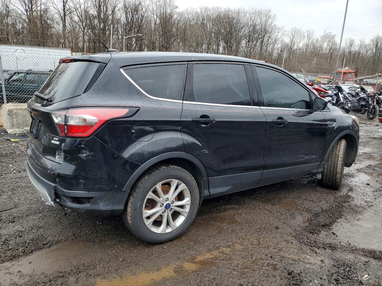 2017 FORD ESCAPE SE photo 3