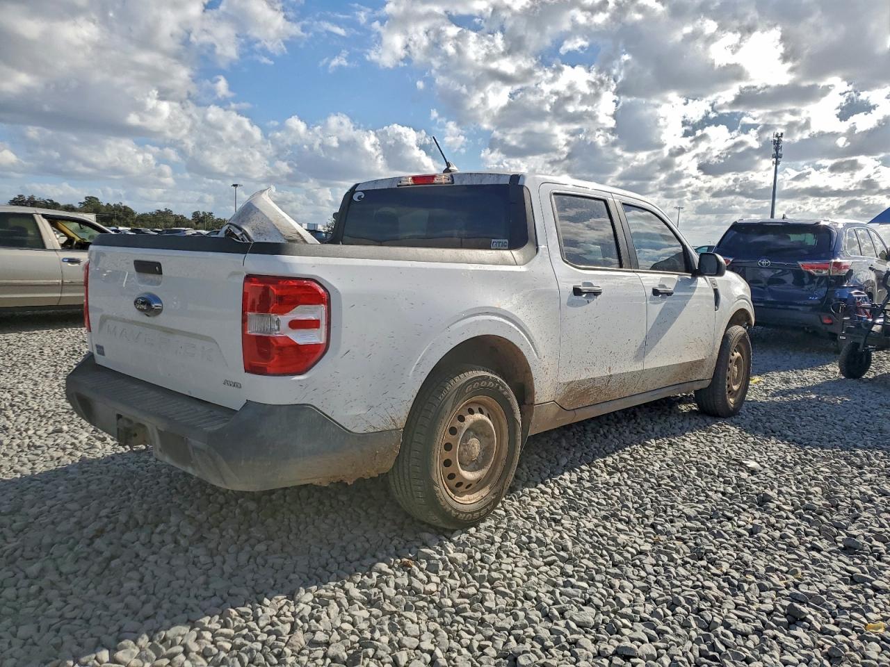 2024 FORD MAVERICK XL photo 3