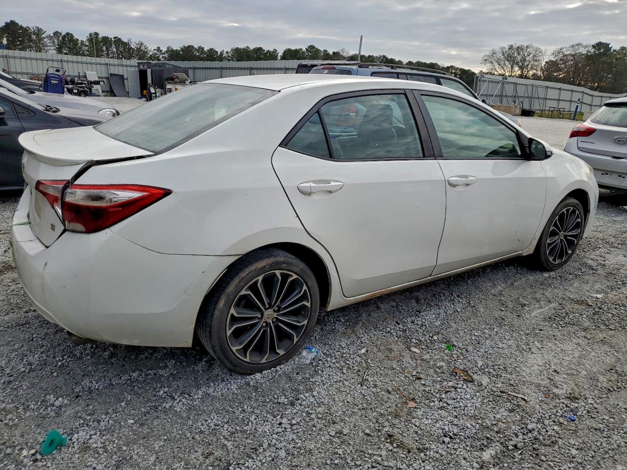 2014 TOYOTA COROLLA L photo 3