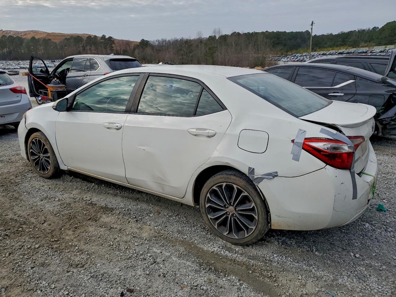 2014 TOYOTA COROLLA L photo 2