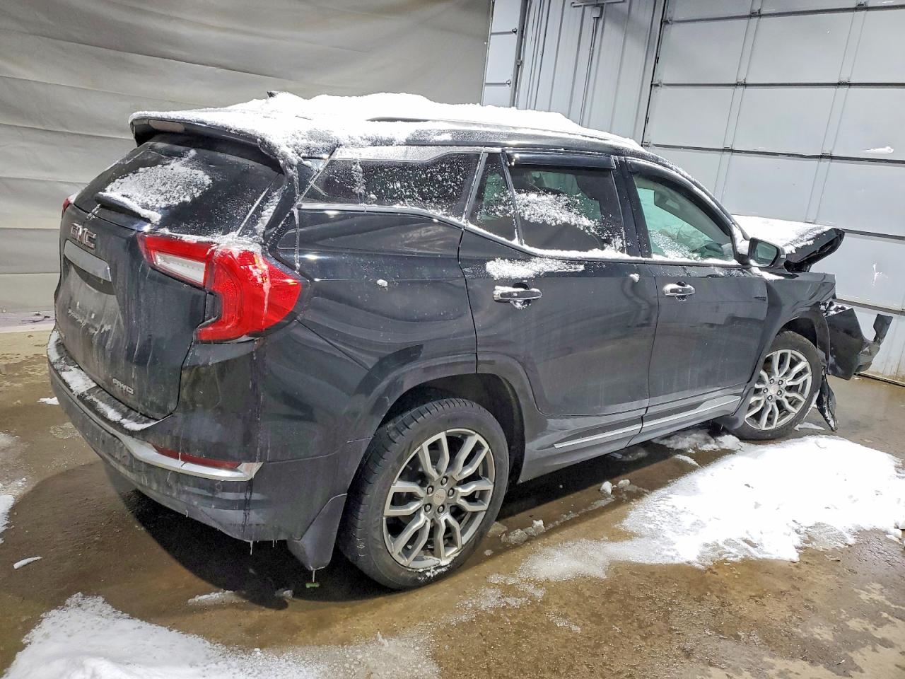 2024 GMC TERRAIN DENALI photo 3