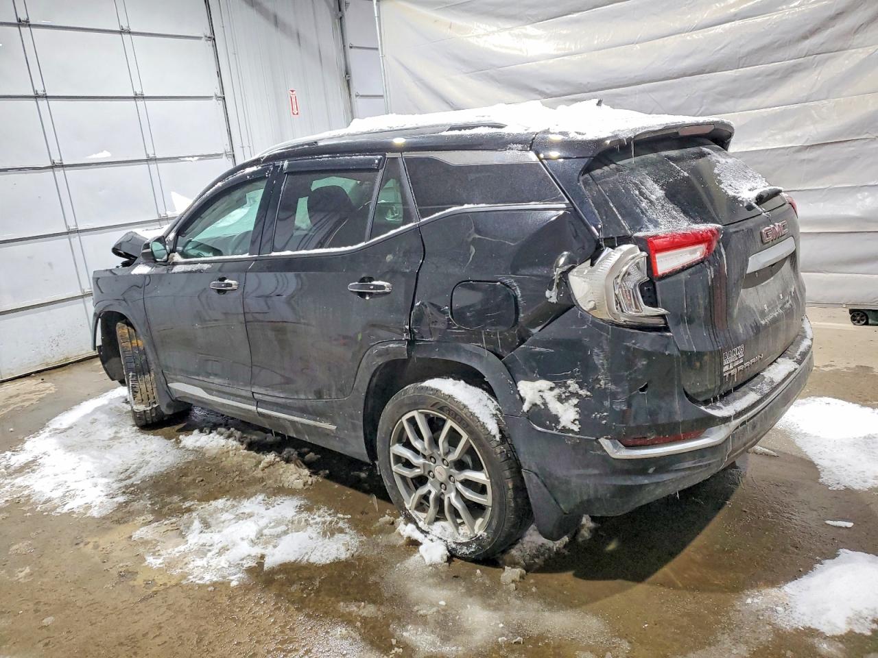 2024 GMC TERRAIN DENALI photo 2