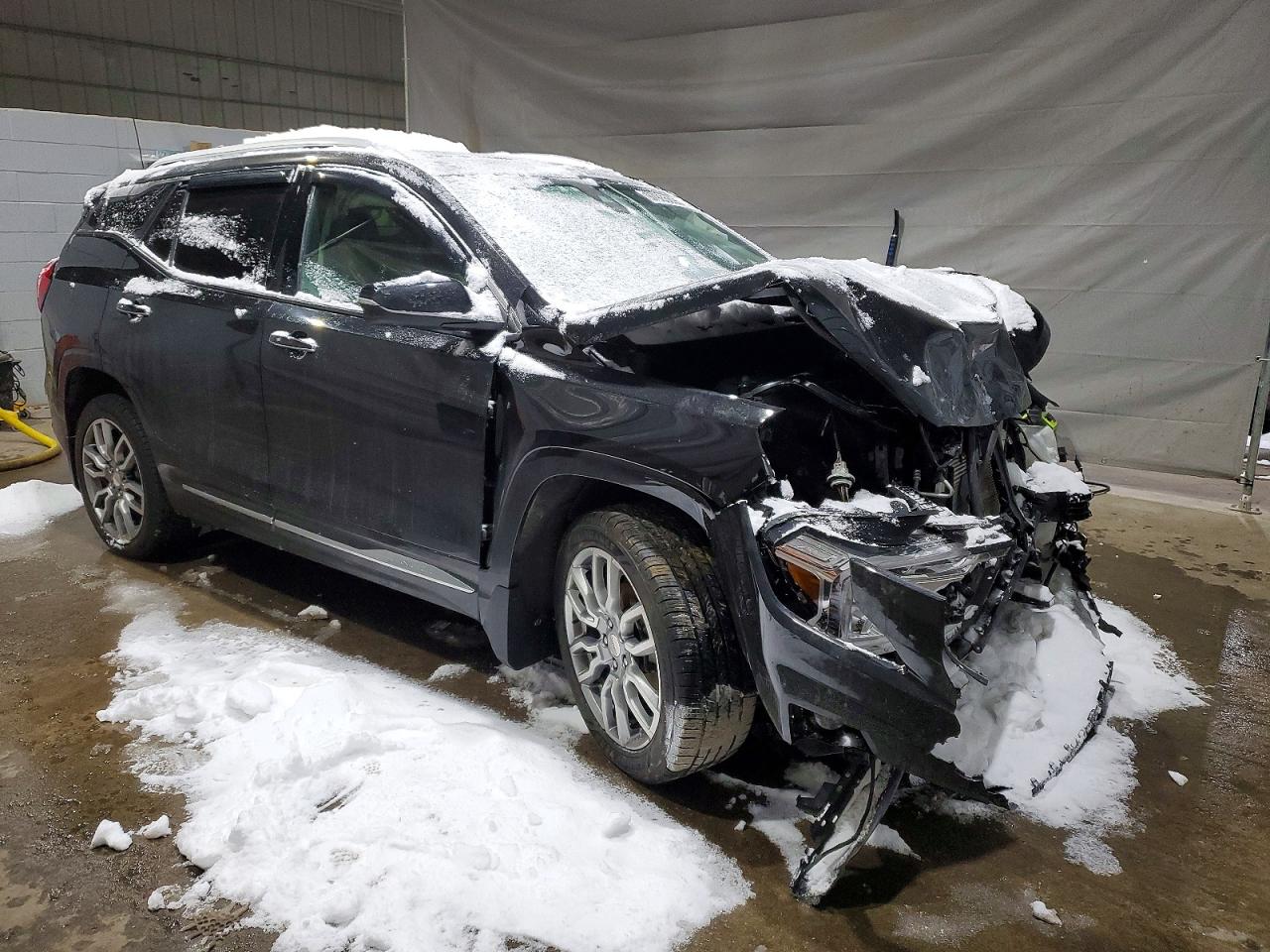 2024 GMC TERRAIN DENALI photo 4