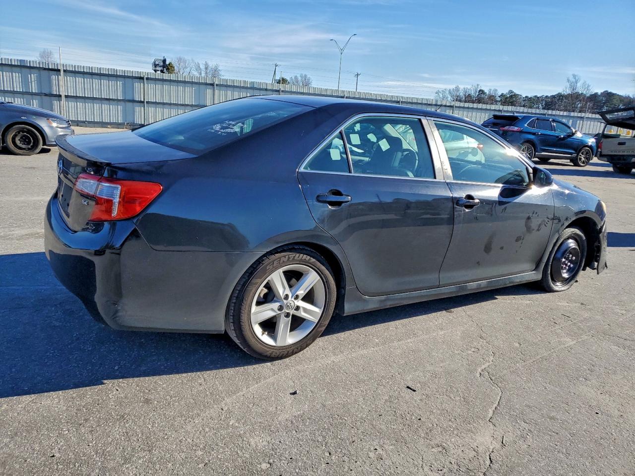 2014 TOYOTA CAMRY L photo 3