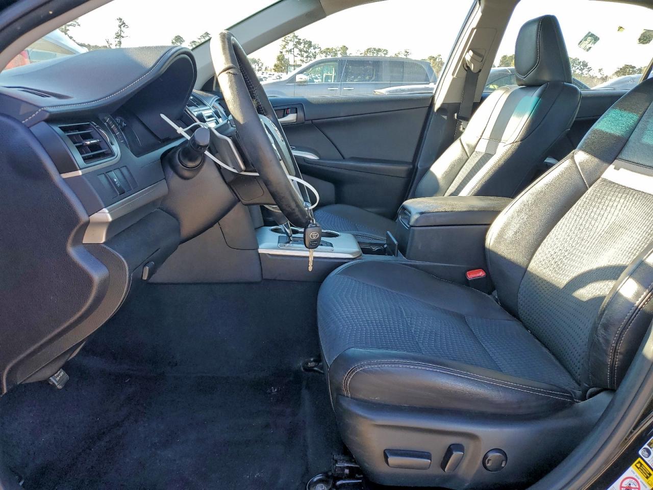 2014 TOYOTA CAMRY L photo 7
