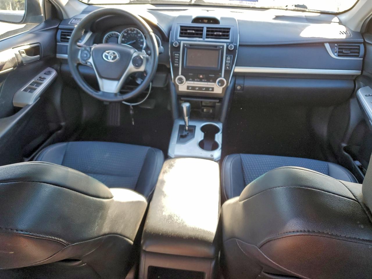 2014 TOYOTA CAMRY L photo 8